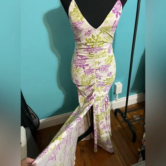 #150 Beautiful gown with mermaid skirt - Picture 3 of 8